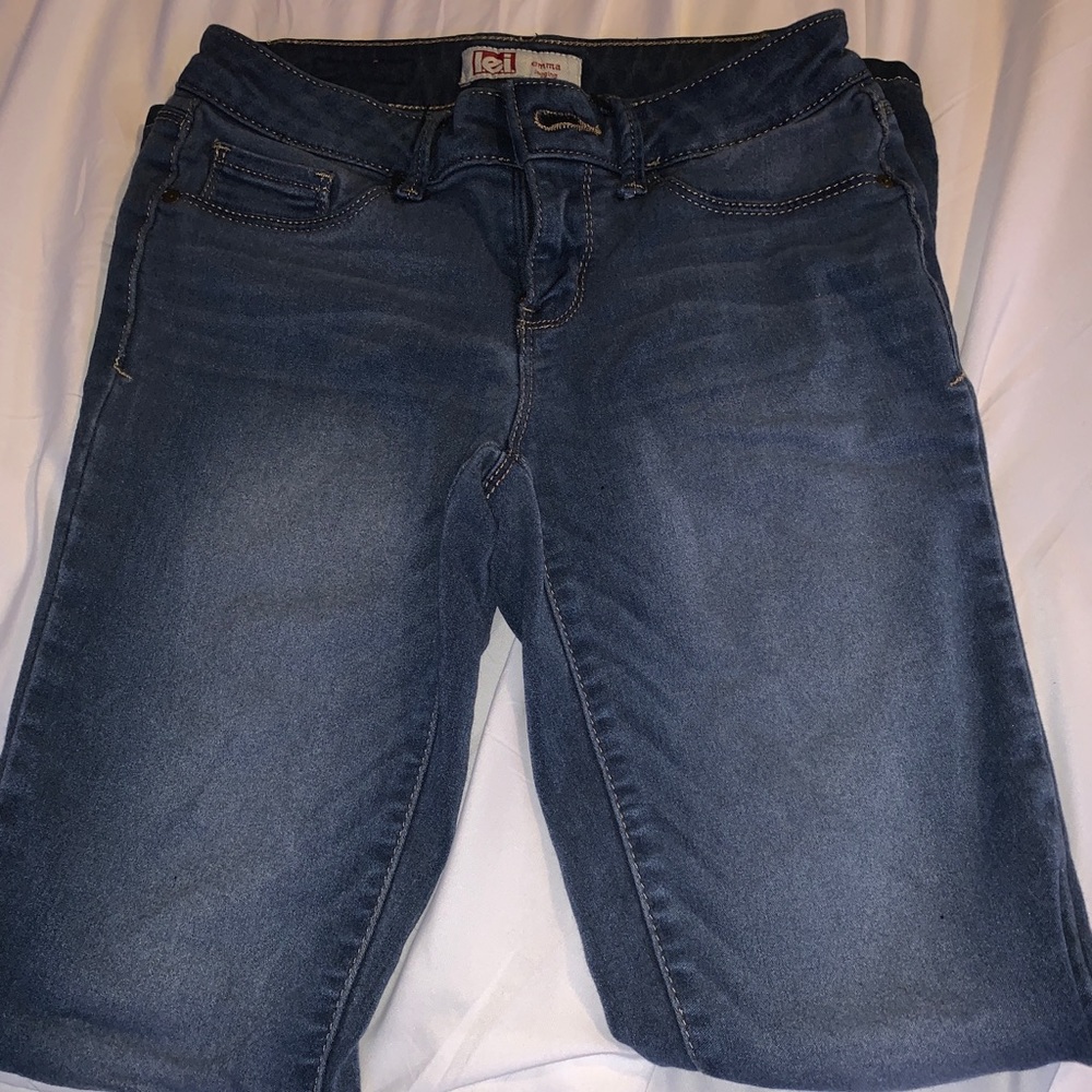 Dark wash Levi’s Jeggings